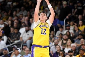 关键吃帽&里夫斯三双没了？拉拉维亚10中3得11分6板5助1断