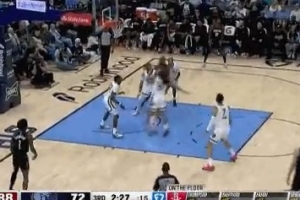 持续发力！谢泼德强攻打成2+1 随后反击空篮稳稳上进