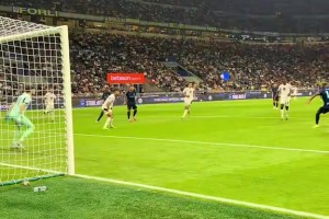 气氛超燃！现场视角再看博尼梅阿查处子球💙🖤